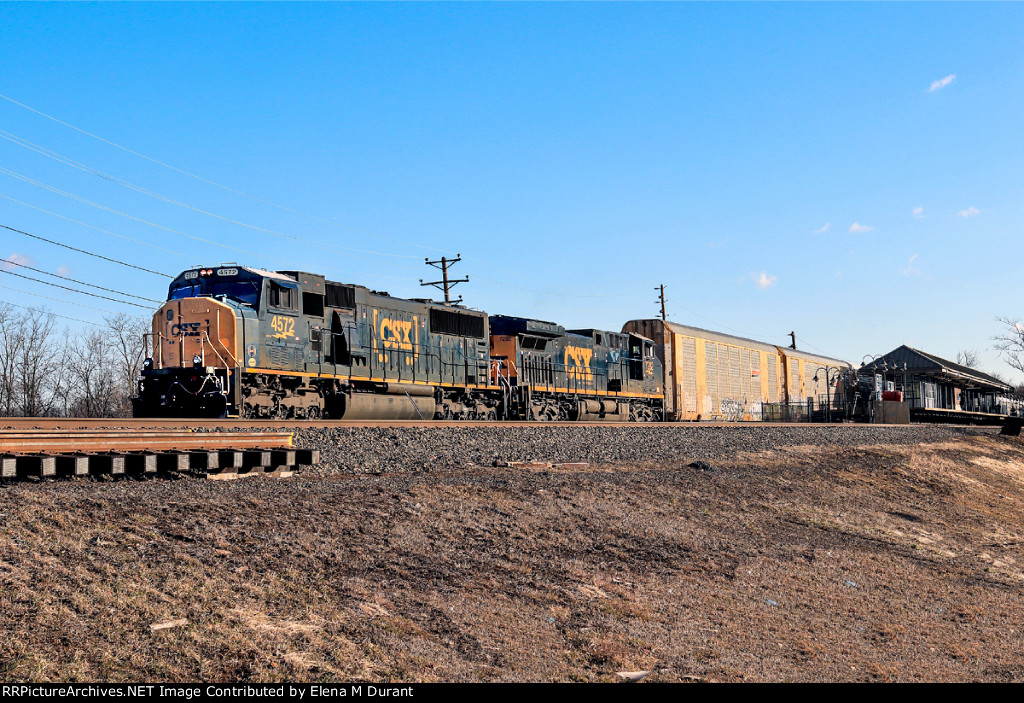 CSX 4572 on M-218